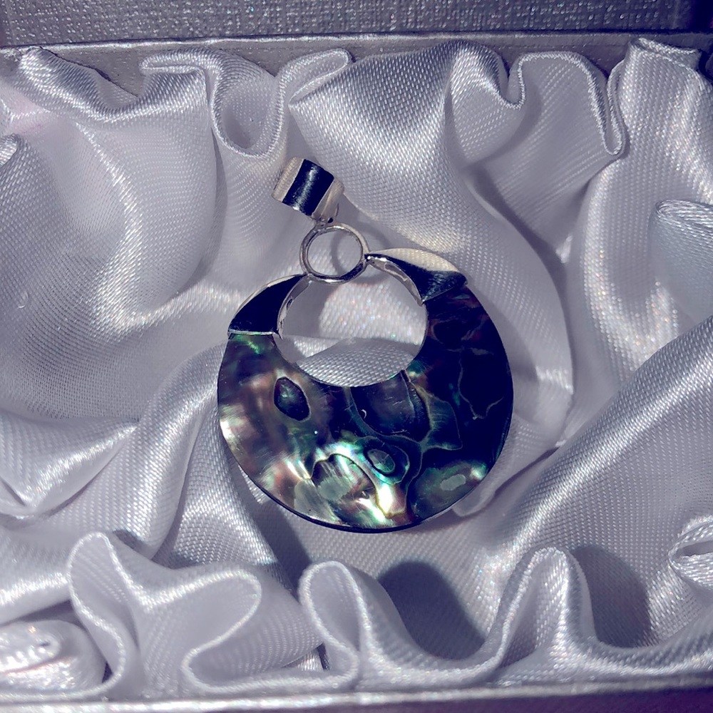 Mother of Pearl Pendant✨
